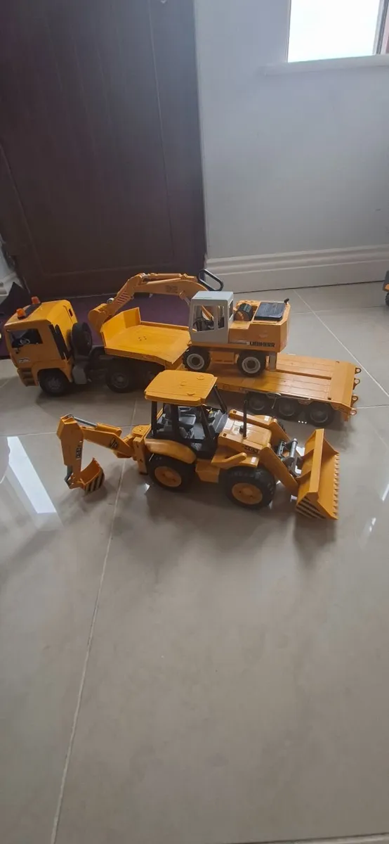 Kids lorry and diggers - Image 1