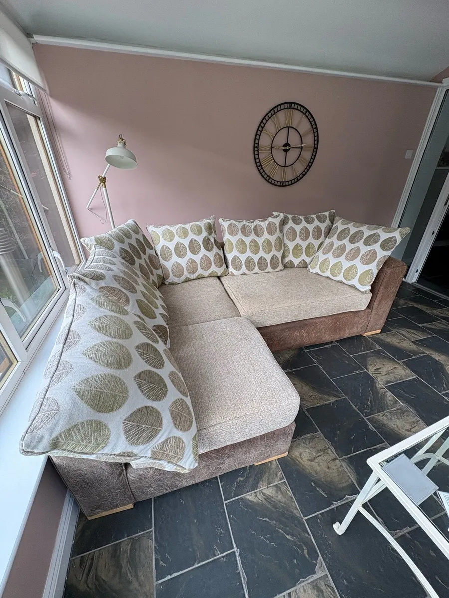 Corner couch - Image 3