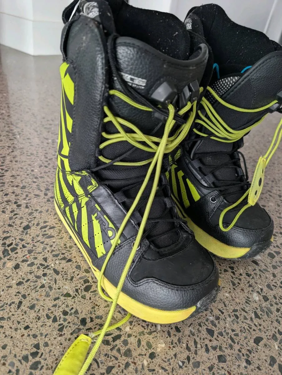 Nitro snowboard boots - Image 1