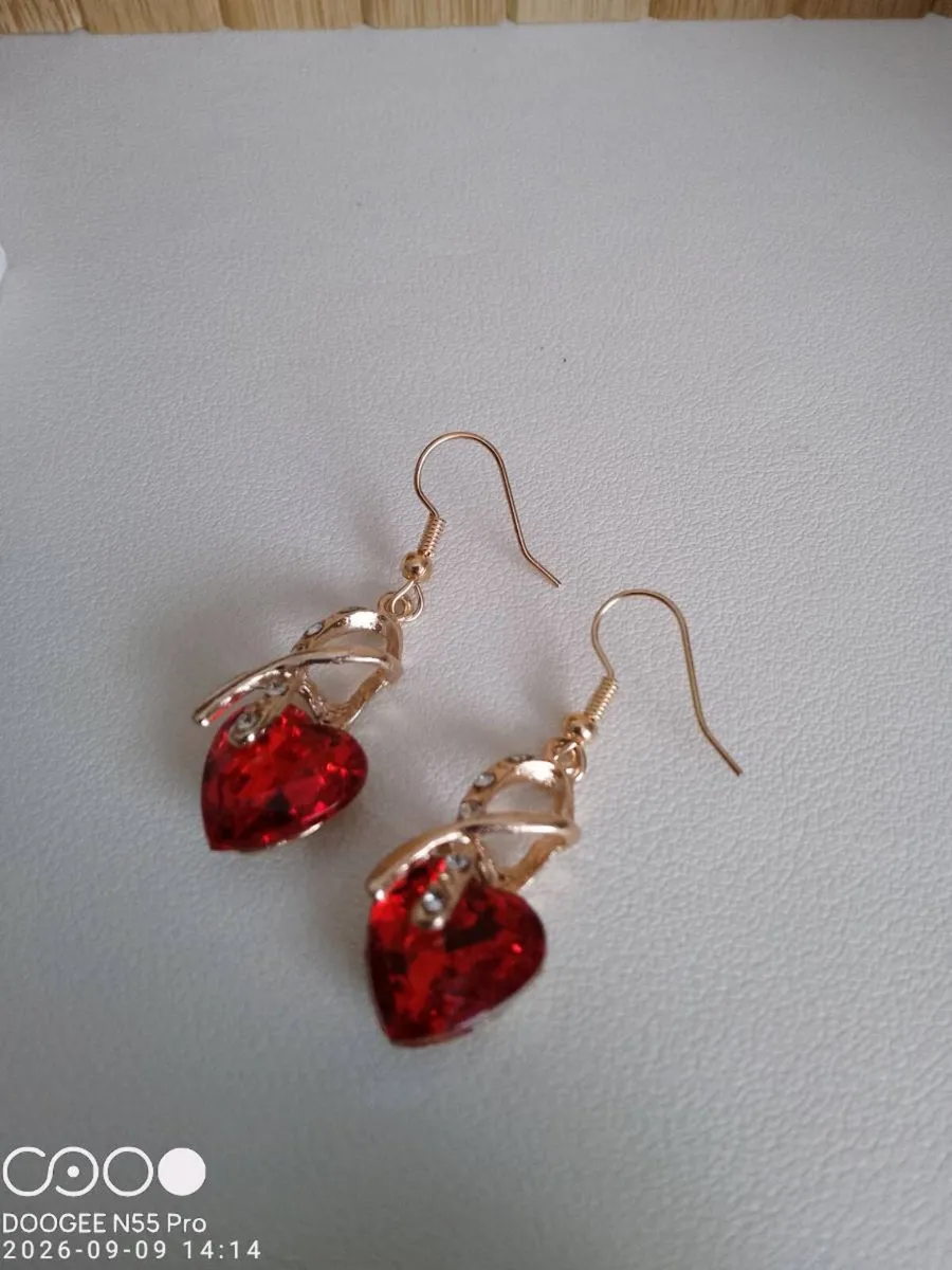 Women's Vintage Style Costume Necklace and Earring - Image 4