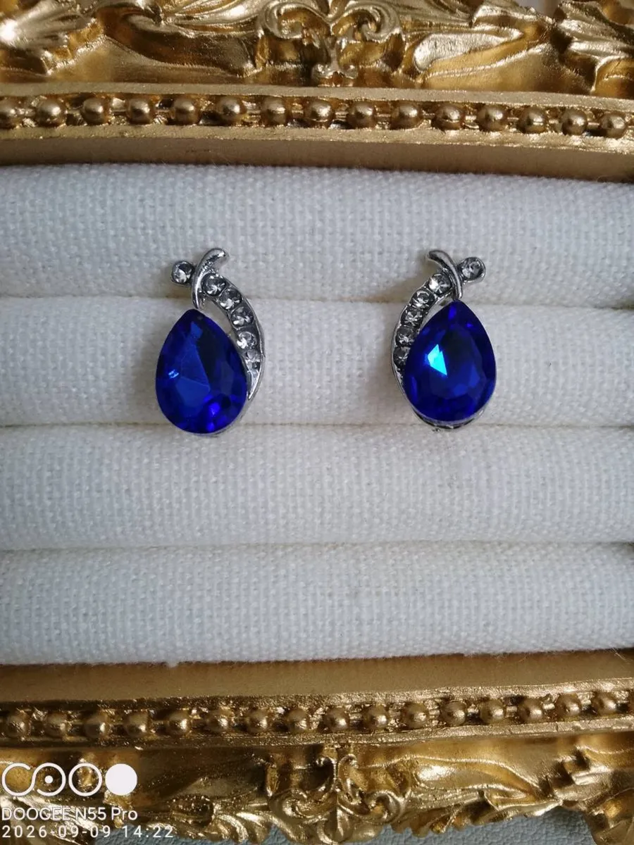 Women's Vintage Style Sapphire and Zirconia Set - Image 4