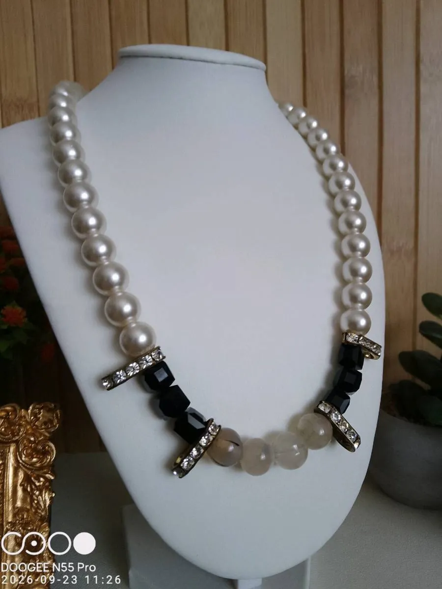 Women's Vintage Style Necklace - Image 1