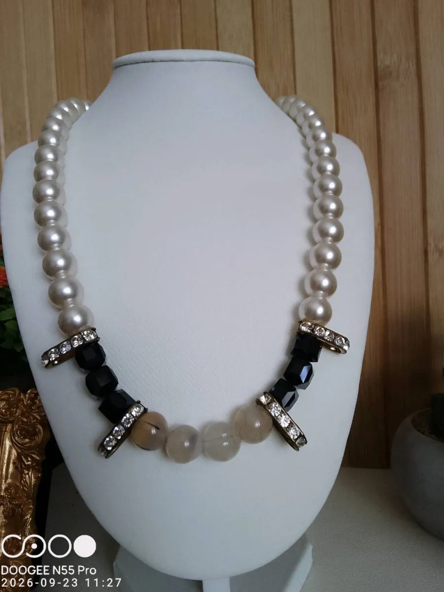 Women's Vintage Style Necklace - Image 2
