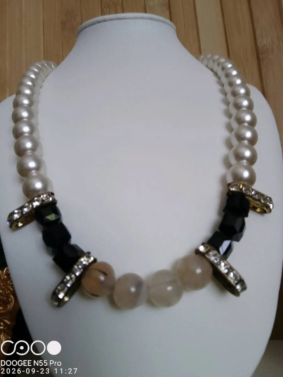 Women's Vintage Style Necklace - Image 3