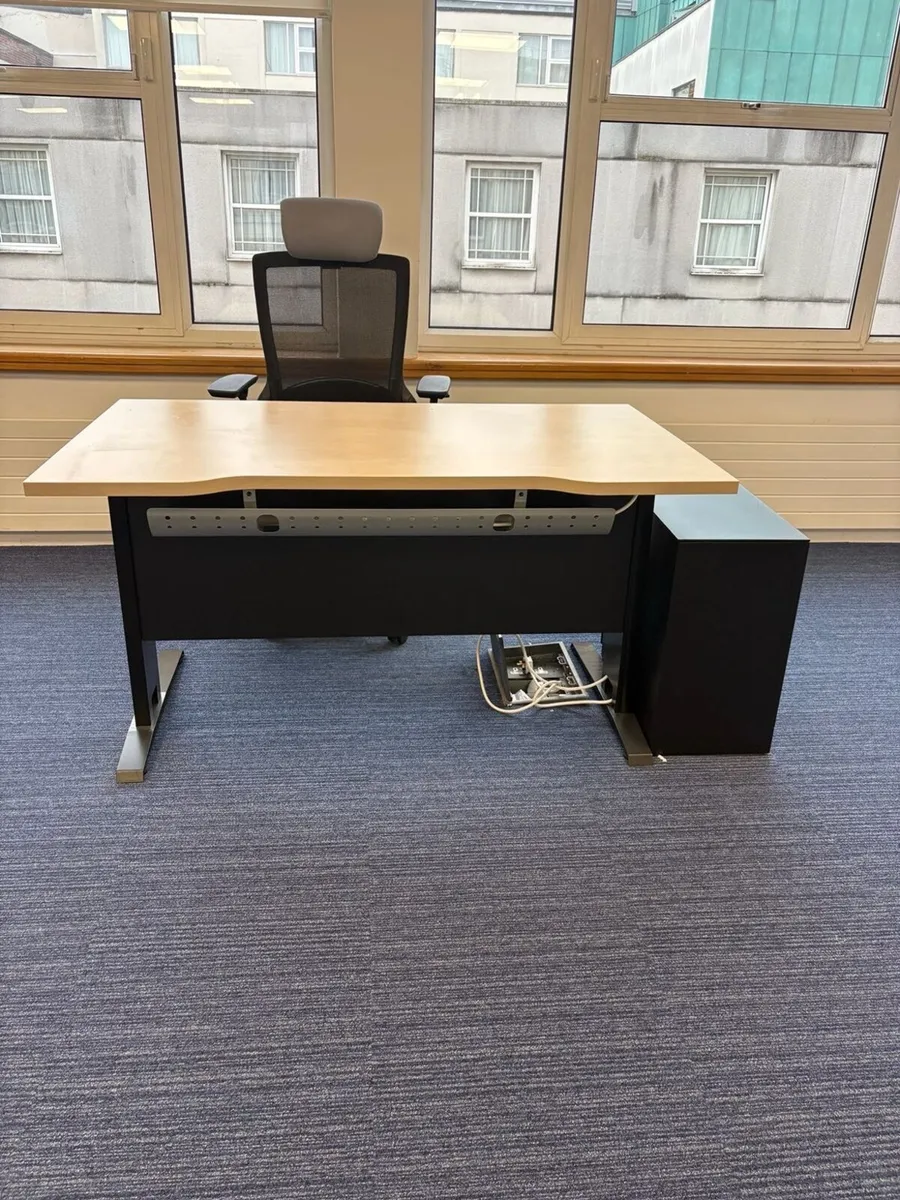 Office equipment - Image 1