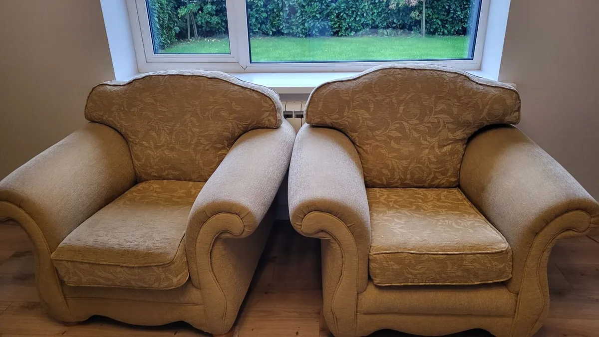 For sale  - 3 seater & 2 x 1 seater armchairs - Image 1