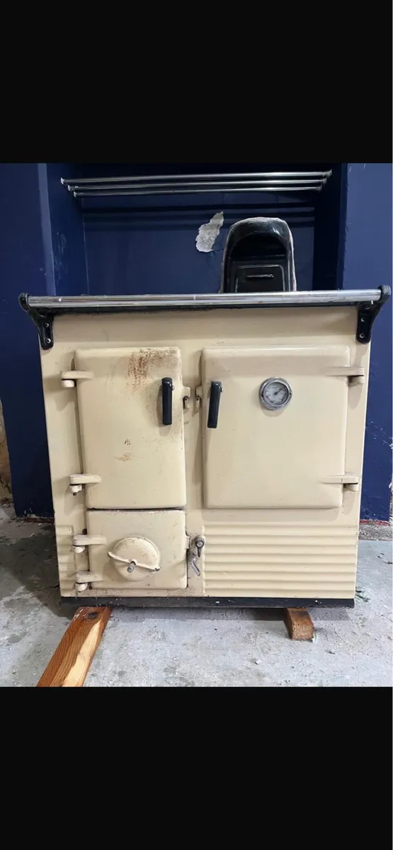 Rayburn solid fuel with back boiler - Image 1