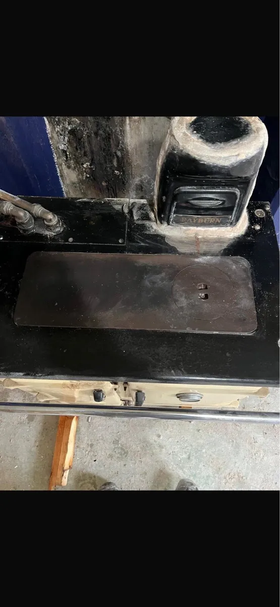 Rayburn solid fuel with back boiler - Image 2