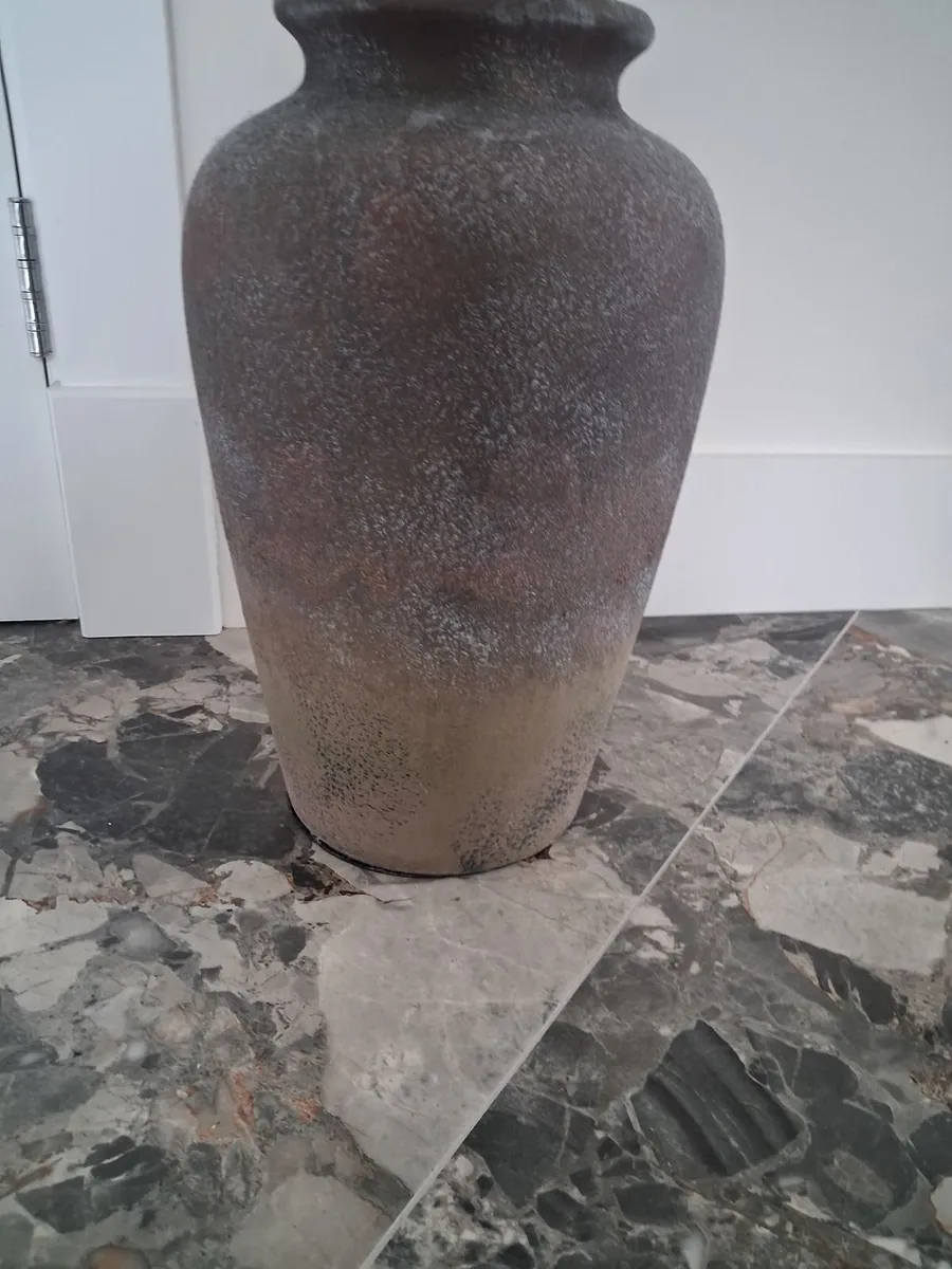 Stone vase - Image 1