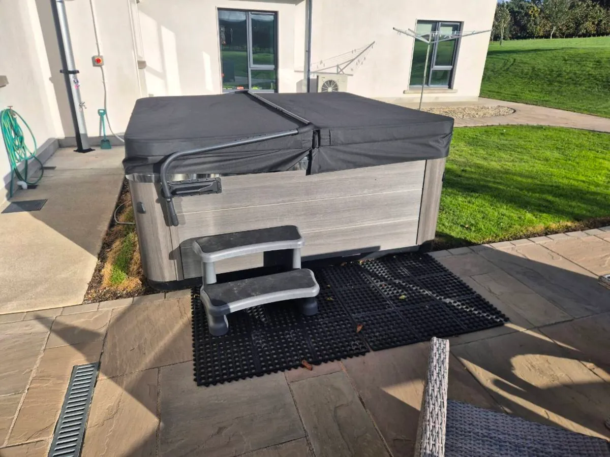 Hot tub - Image 3