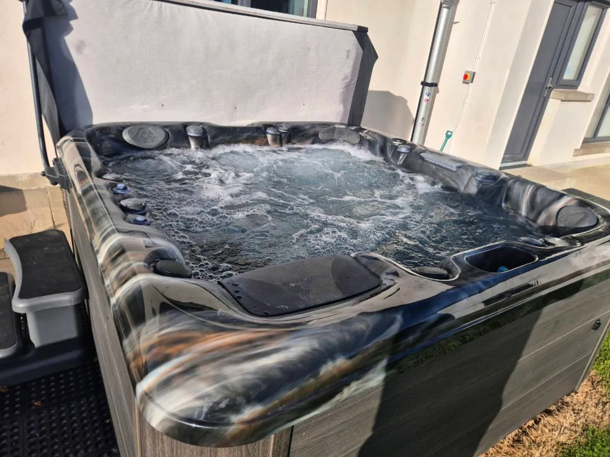 Hot tub - Image 4