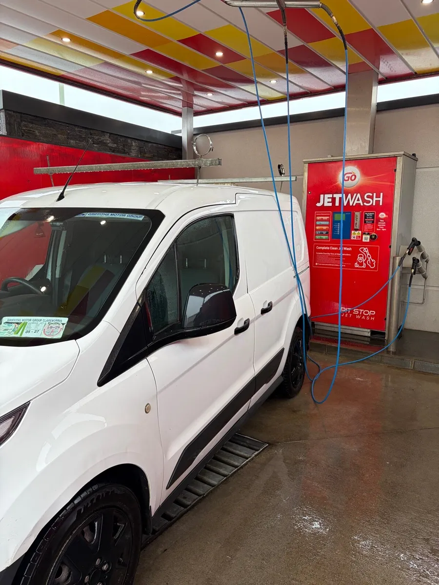 Ford Transit Connect LOW KMS & FRESH CVRT - Image 4