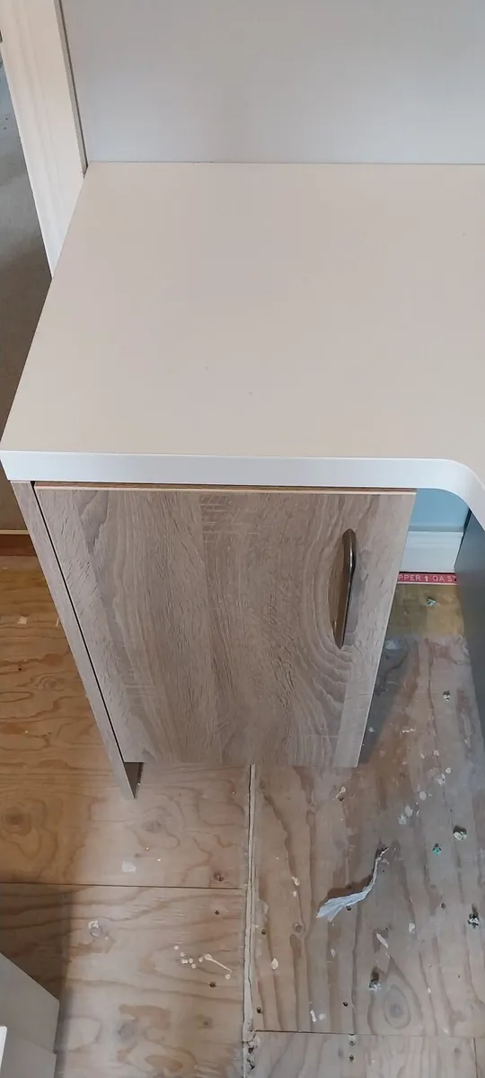 Bedroom Storage Unit, Wardrobe and Desk - Image 3