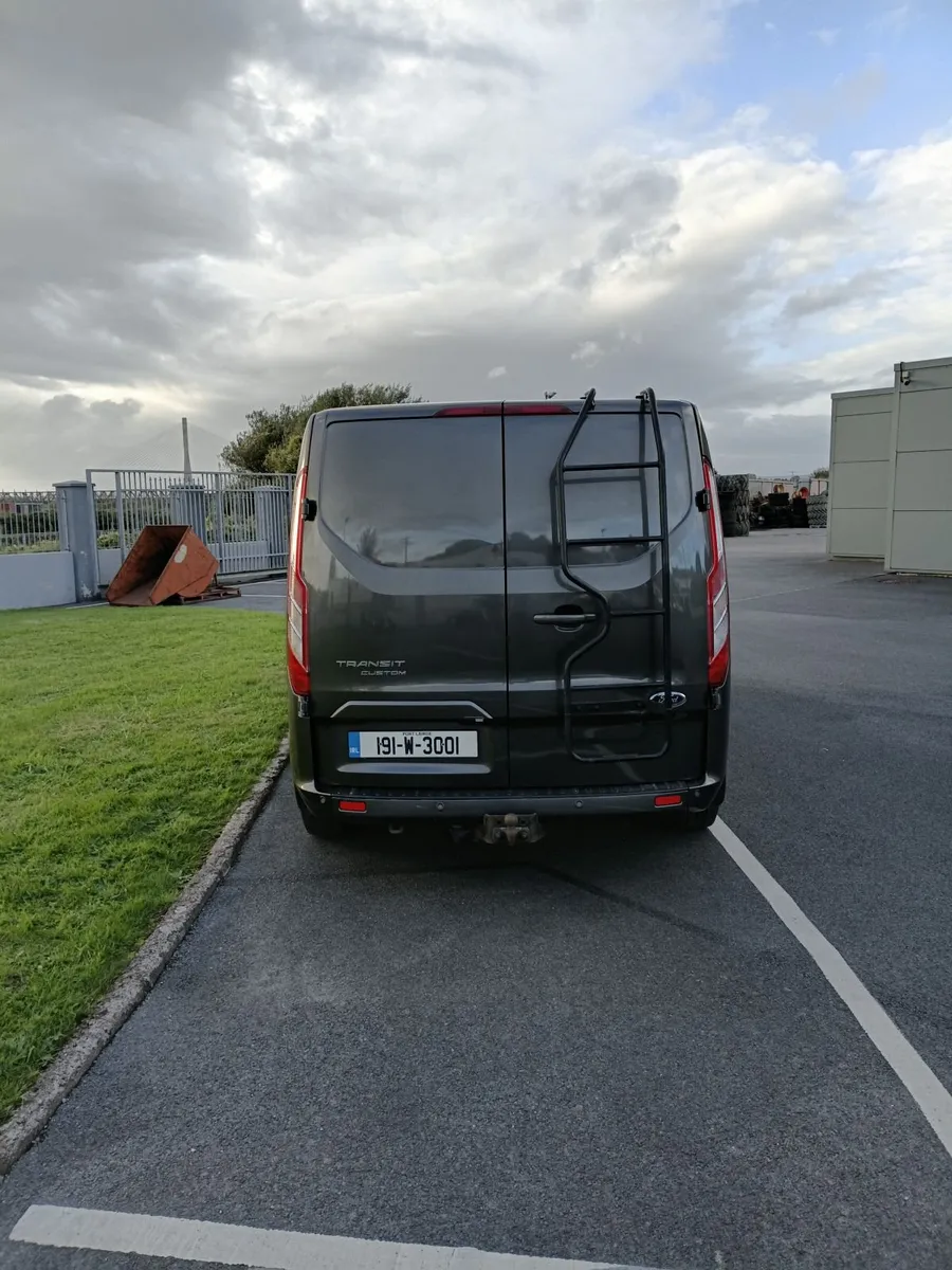 191 Ford Transit Custom 6 seater crew cab van - Image 2