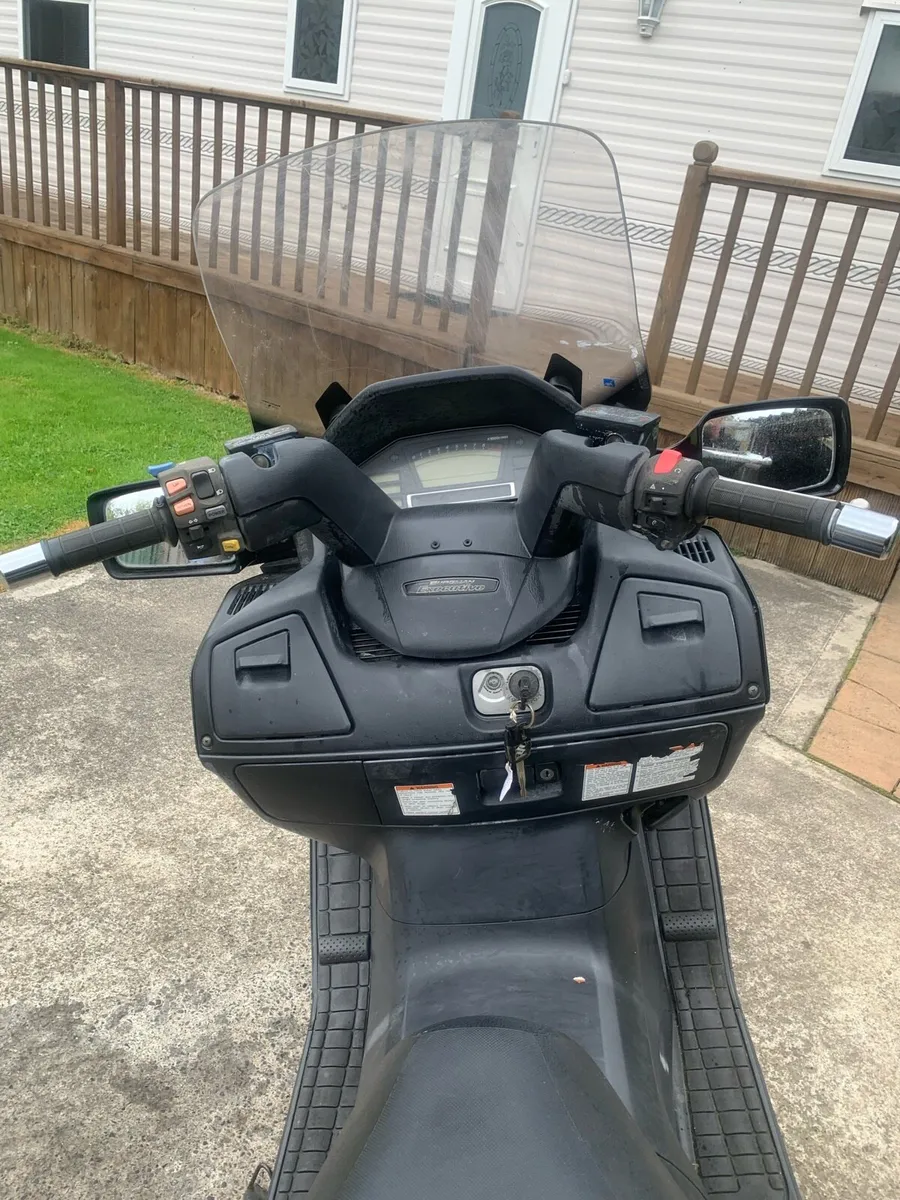 Suzuki burgman 650 - Image 2