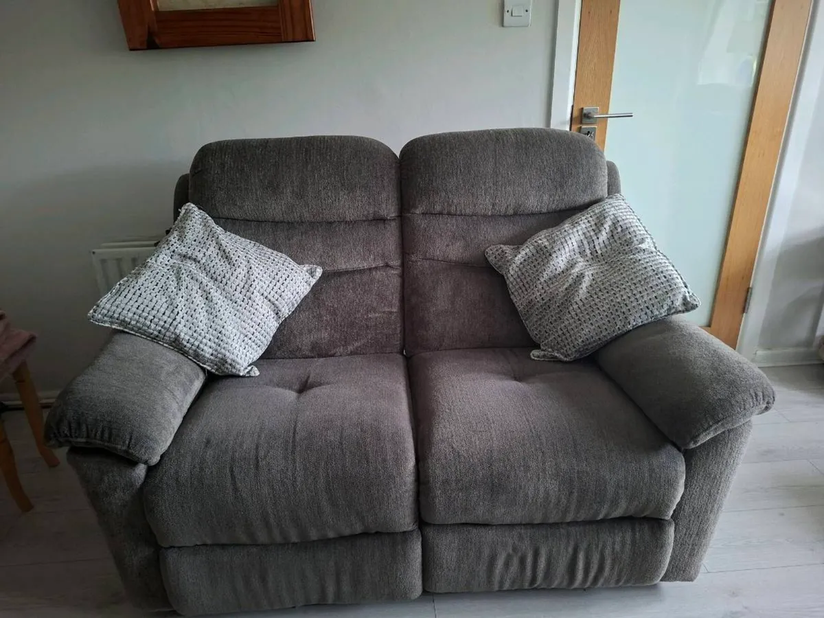 3+2 seater reclining sofas - Image 4