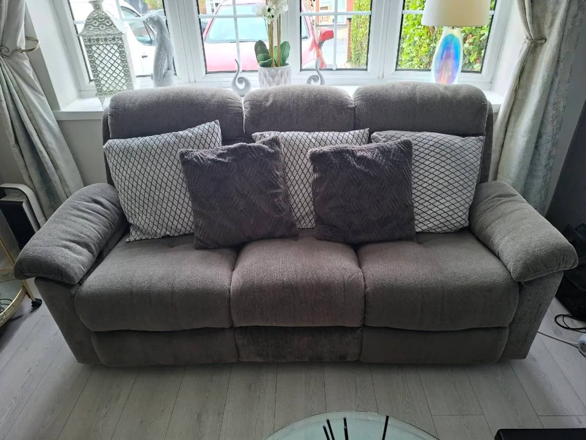 3+2 seater reclining sofas - Image 2
