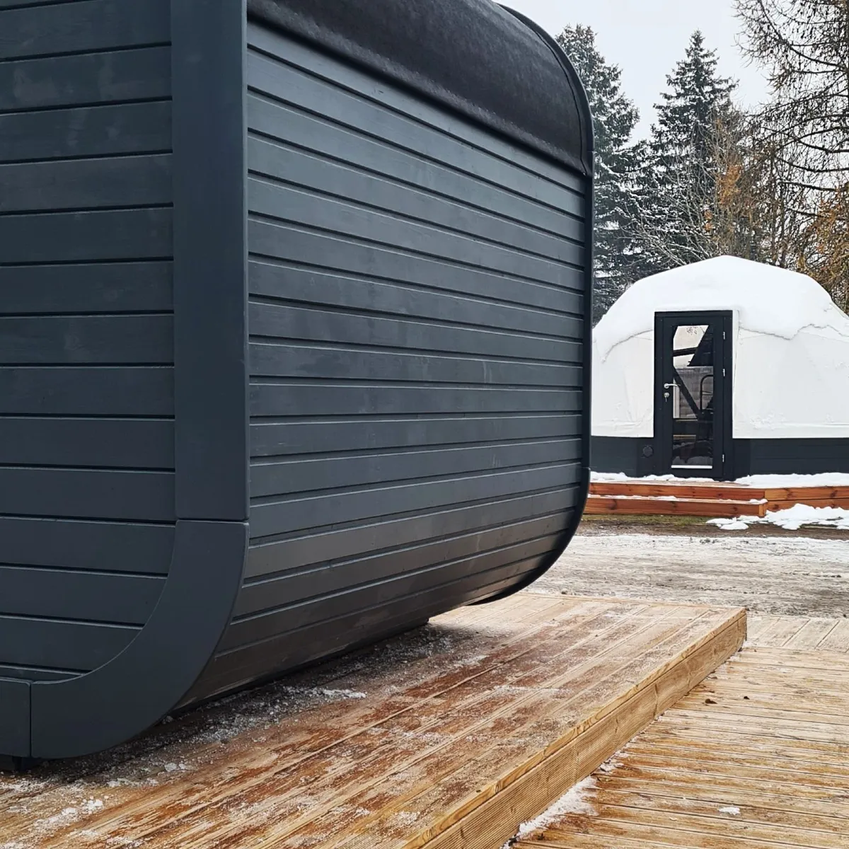 Luxury 6 Person Outdoor Sauna with Changing Room - Image 3