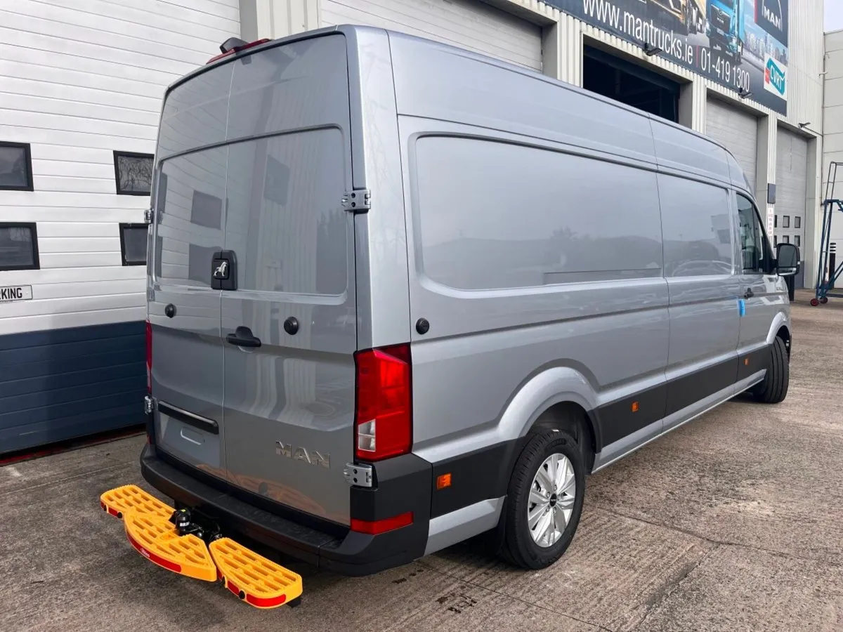 Man TGE 3.180 AUTO WITH WINTER PACK - Image 3