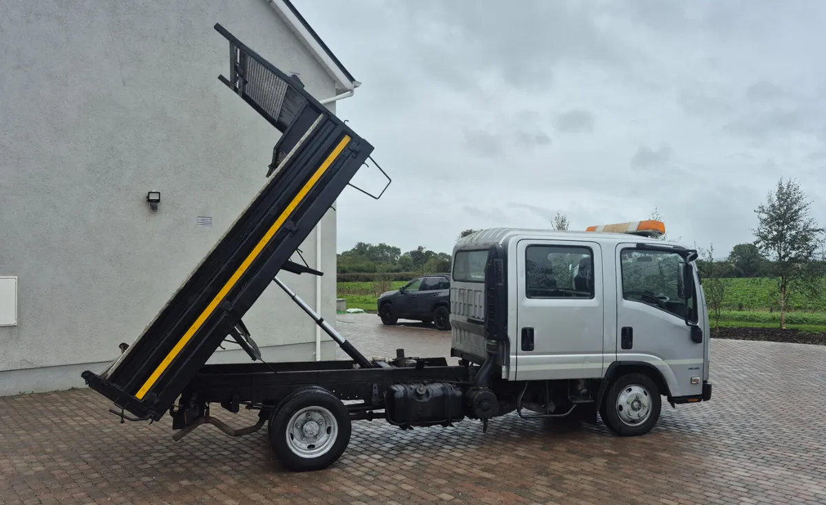 Isuzu  tipper - Image 4