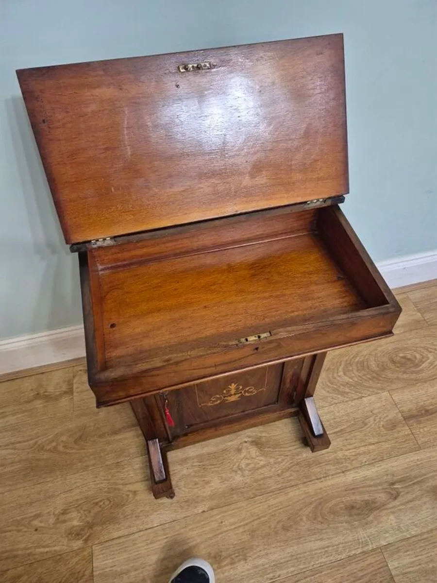 Inlaid walnut davenport desk and chair - Image 3