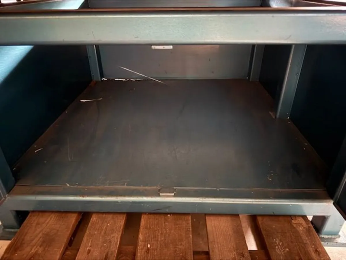 Granite Surface Table - Image 4