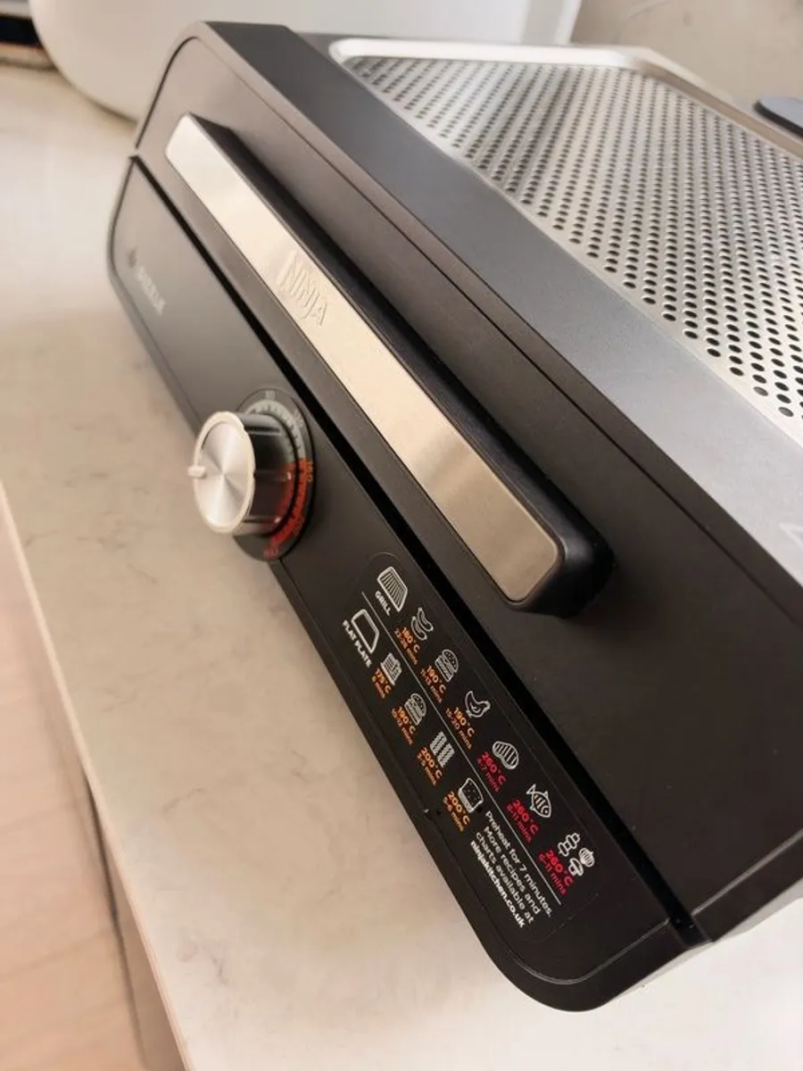 Ninja Sizzle Indoor Grill & Flat Plate Both Plates Included - Image 1