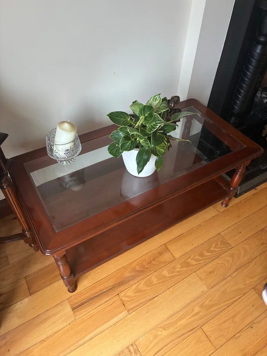 Solid wooden coffee table with glass top - Image 2