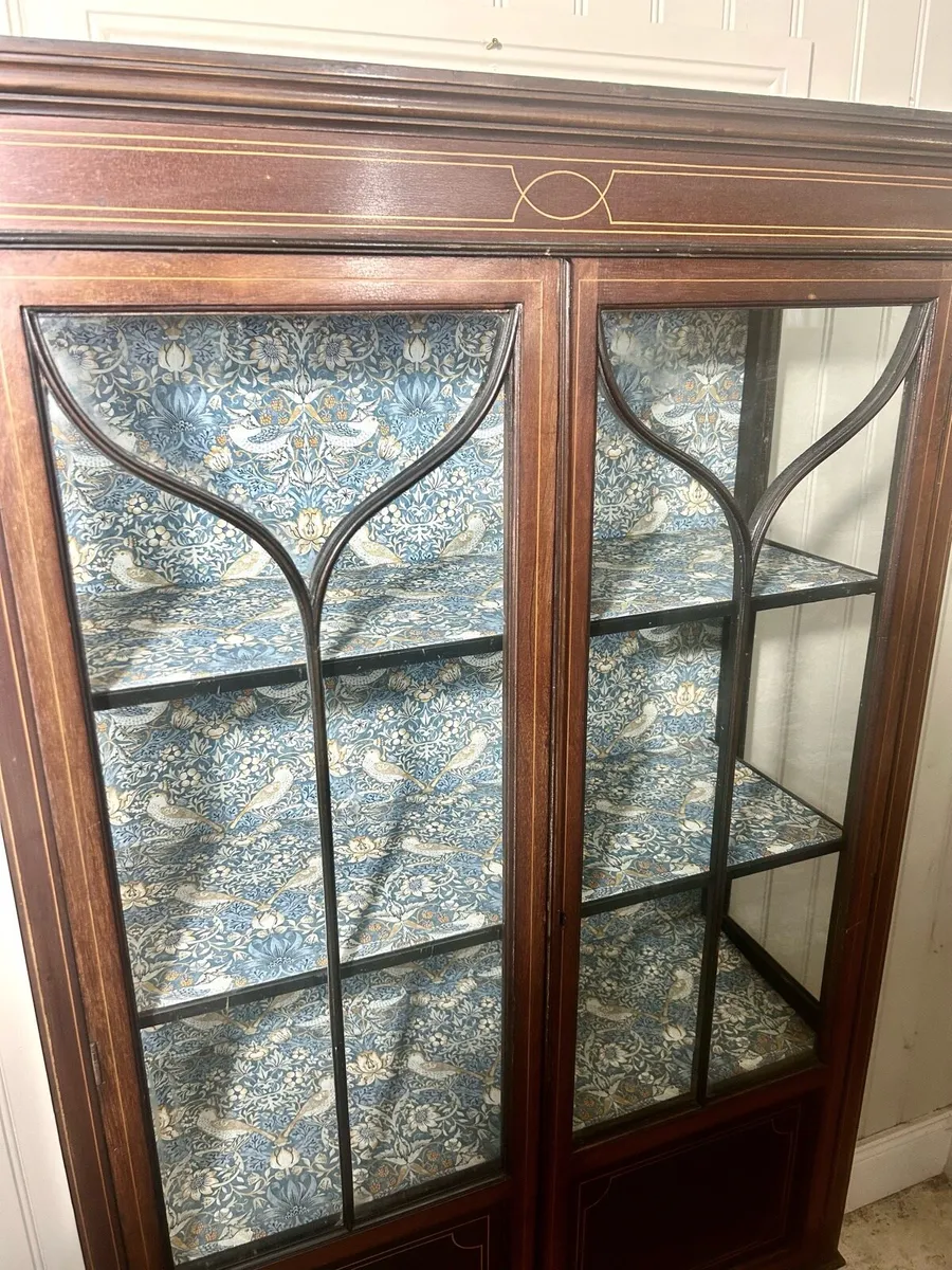 Antique cabinet - Image 4