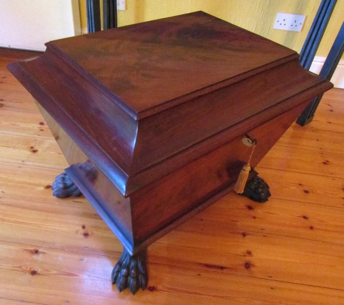 Two-Day Clearance Auction; Collectables, Antiques. - Image 4