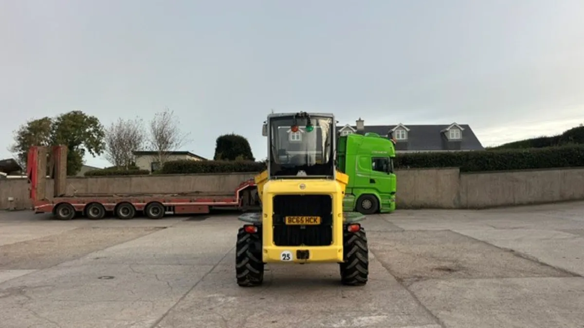 2016 Wacker Neuson DV60 6 Ton Cabbed Swivel Dumper - Image 2