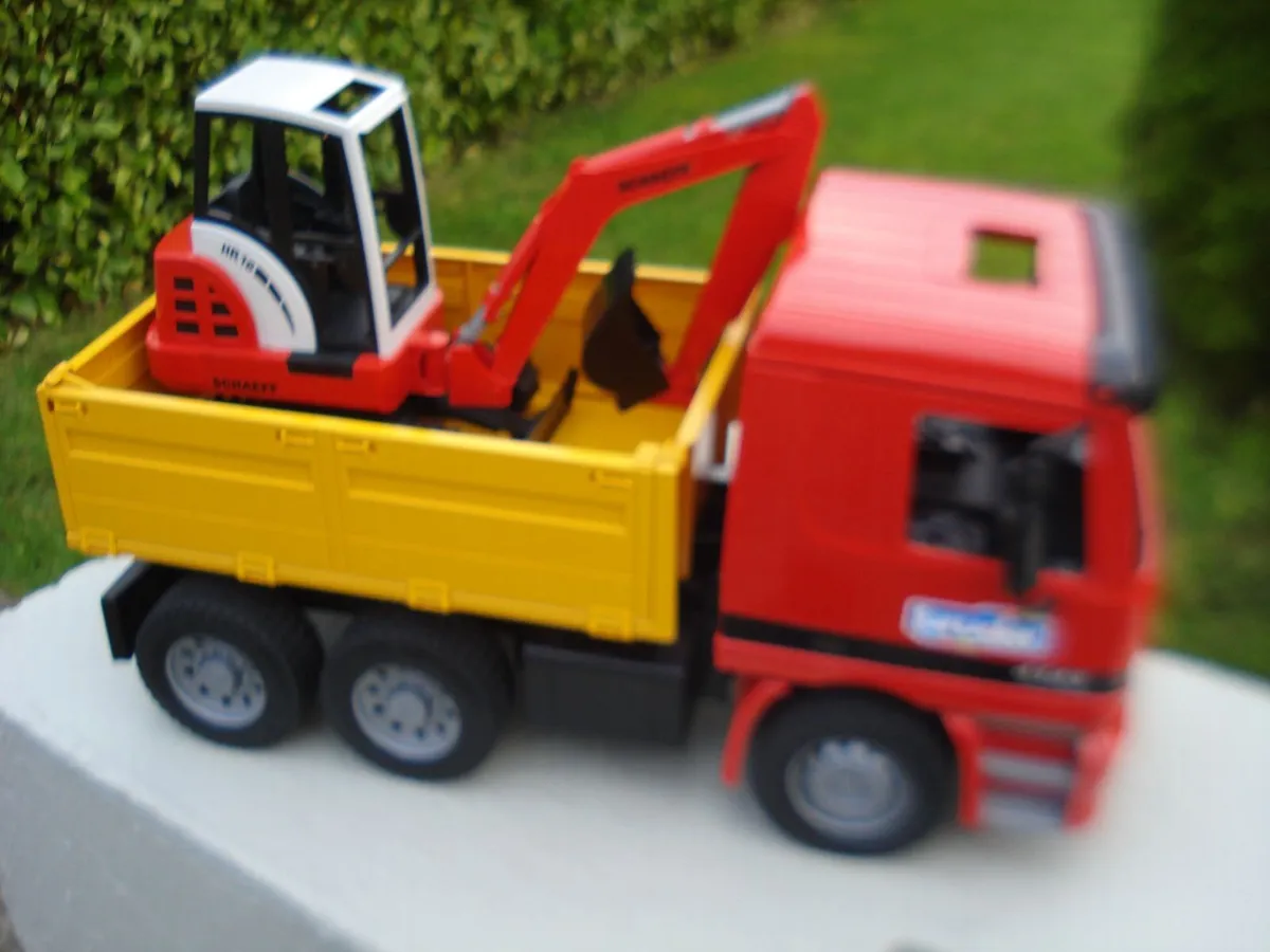 BRUDER MERCEDES 4143 TIPPER & MINI EXCAVATOR. - Image 1