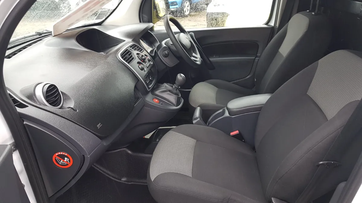 Renault Kangoo MAXI 211D 68KM 6 SPEED AS NEW VAT I - Image 4