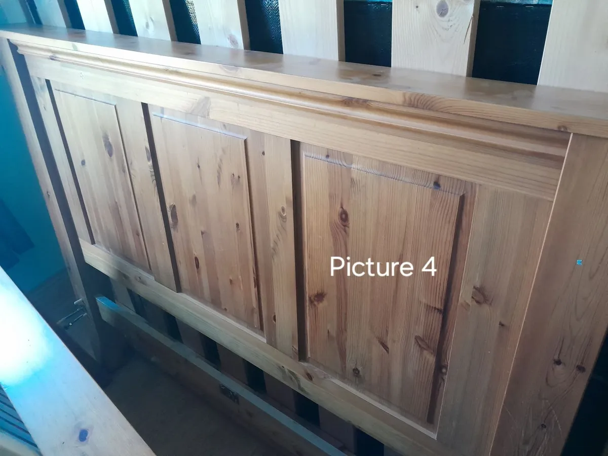 Couch and beds - Image 4