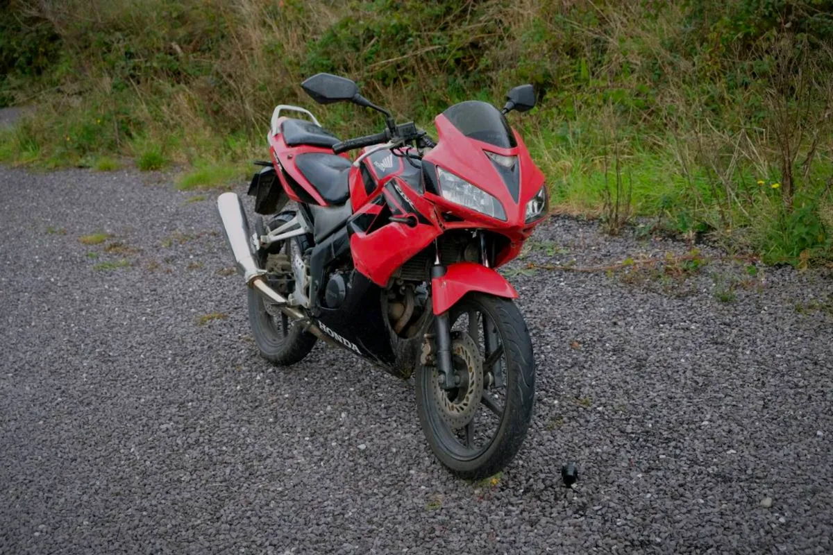 Honda CBR 125R - Image 1