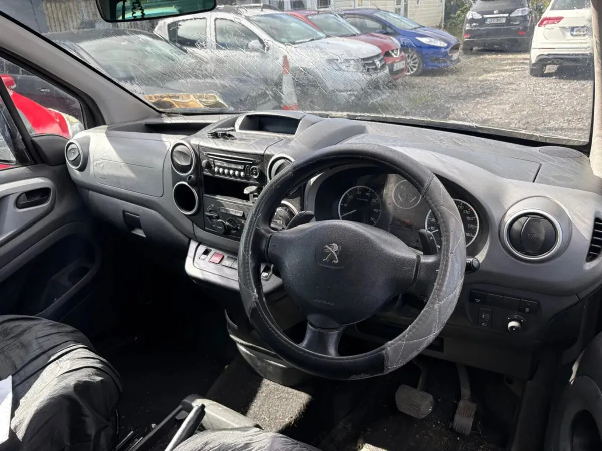 2018 Peugoet partner automatic drive away - Image 4
