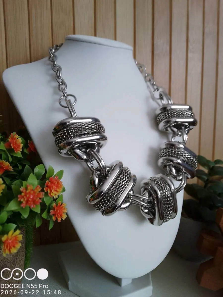 Women's Vintage Style Necklace - Image 1
