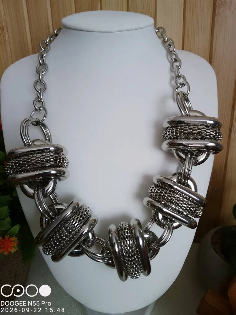 Women's Vintage Style Necklace - Image 3