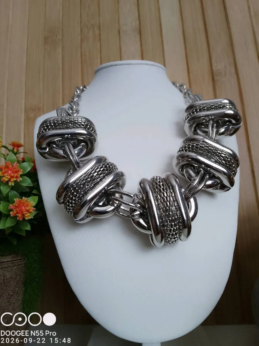 Women's Vintage Style Necklace - Image 4