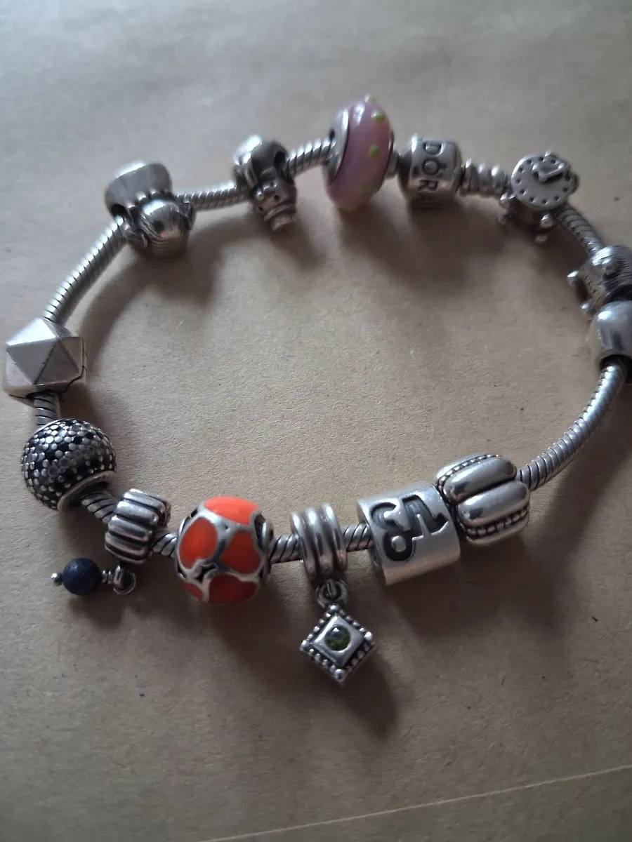 Pandora bracelet with charms - Image 1