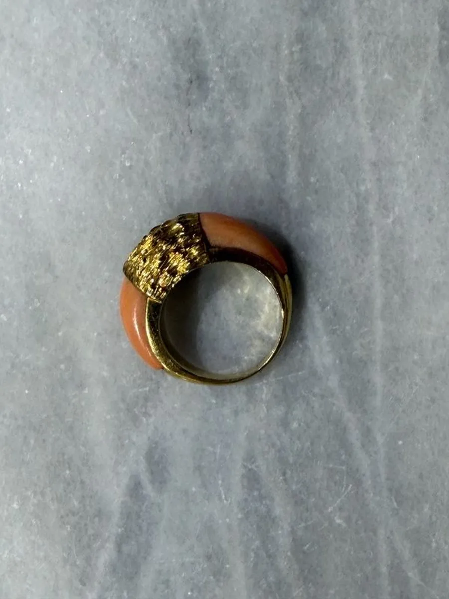 Vintage 14K Gold & "Angel Skin" Coral Dome Ring - Perfect Condition - Image 3