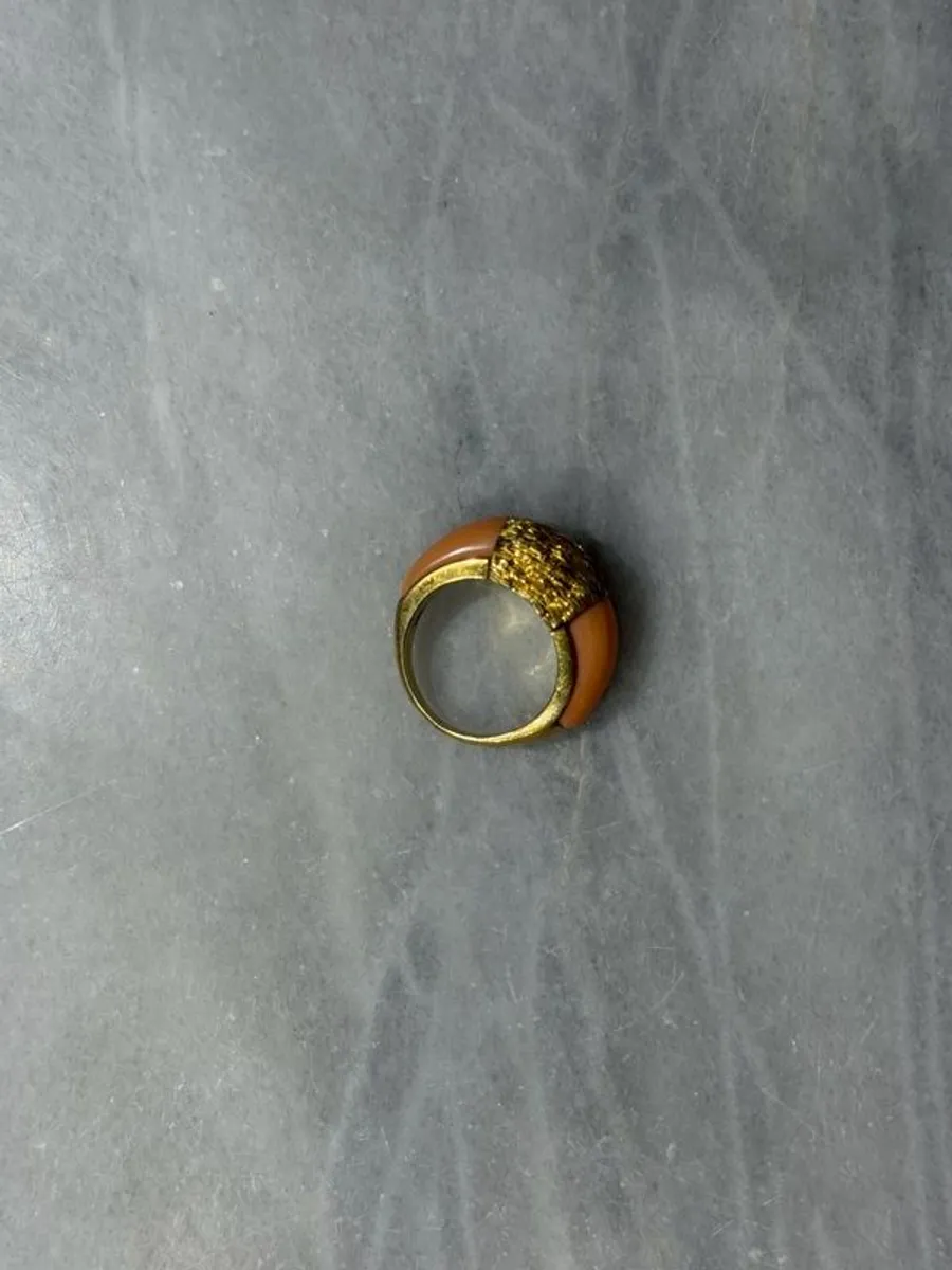 Vintage 14K Gold & "Angel Skin" Coral Dome Ring - Perfect Condition - Image 4