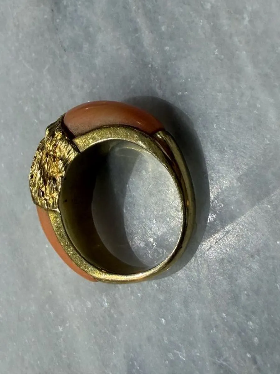 Vintage 14K Gold & "Angel Skin" Coral Dome Ring - Perfect Condition - Image 2