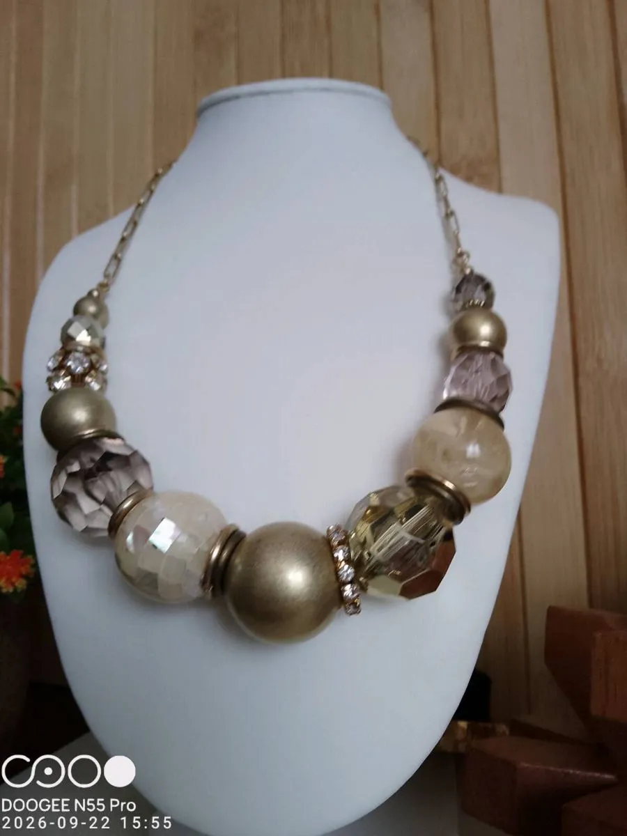 Women's Vintage Style Necklace - Image 3