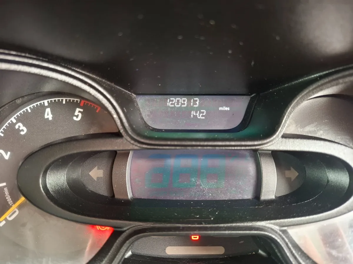 Vauxhall Vivaro - Image 2