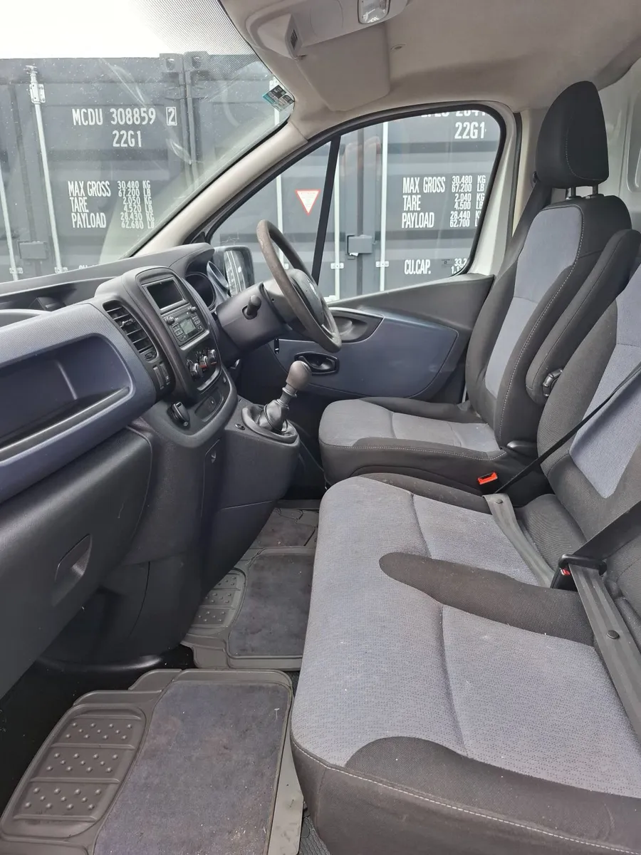 Vauxhall Vivaro - Image 3