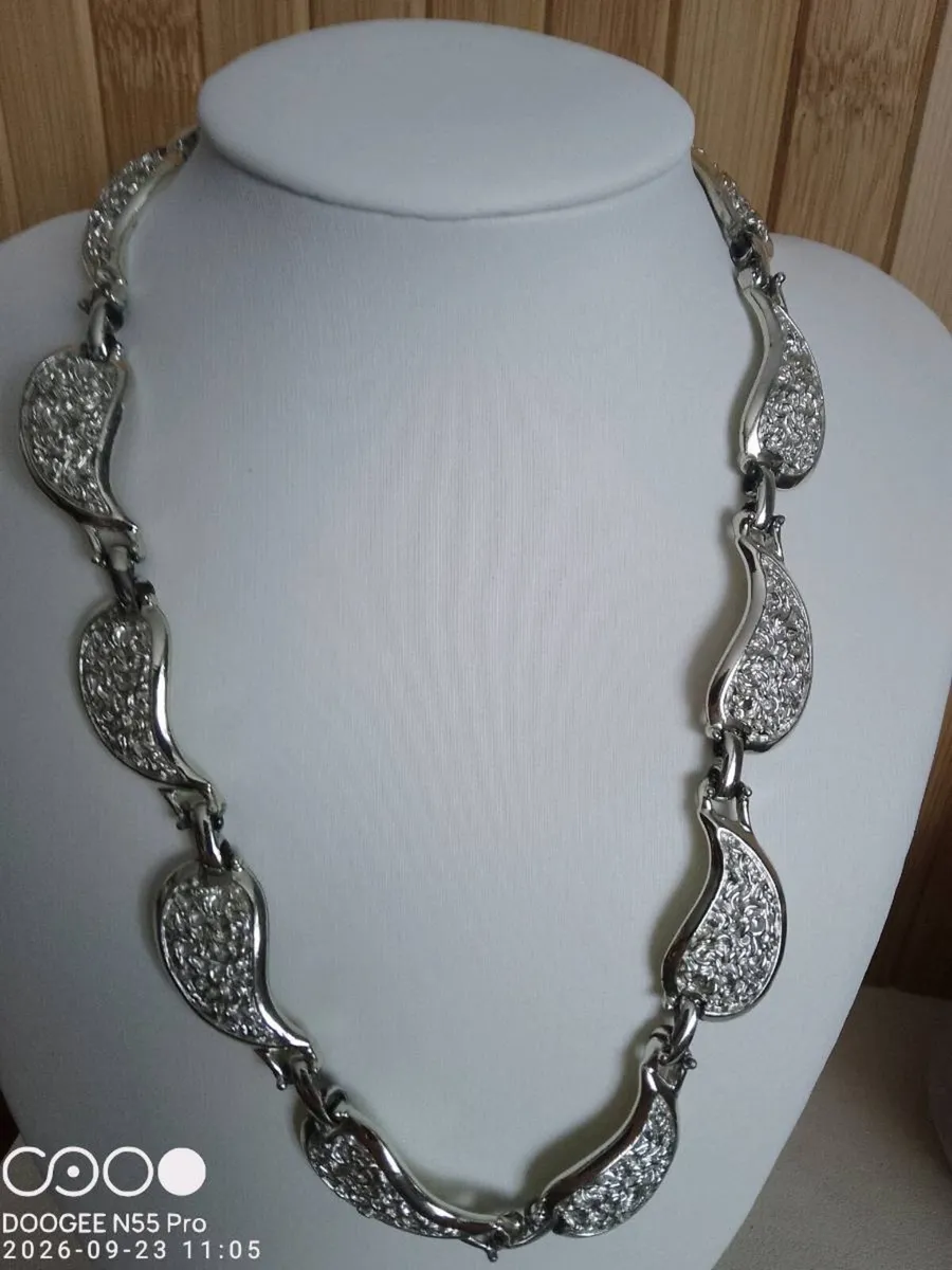 Women's Vintage Style Necklace - Image 4