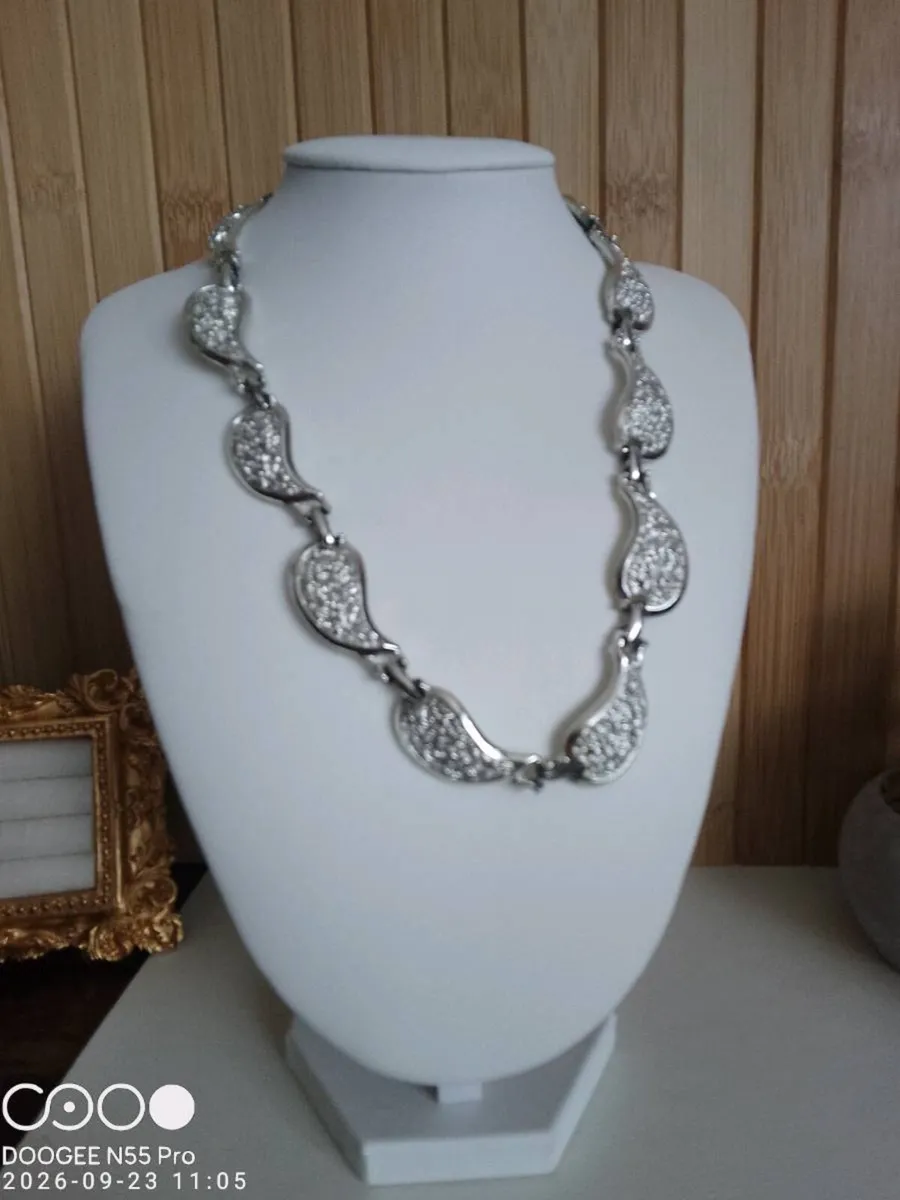 Women's Vintage Style Necklace - Image 1