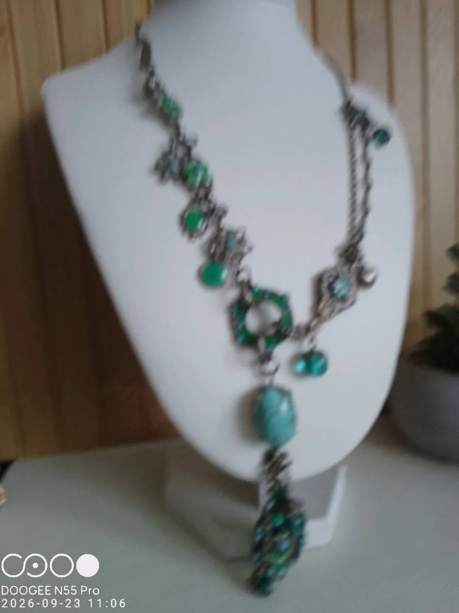 Women's Vintage Style Necklace - Image 2