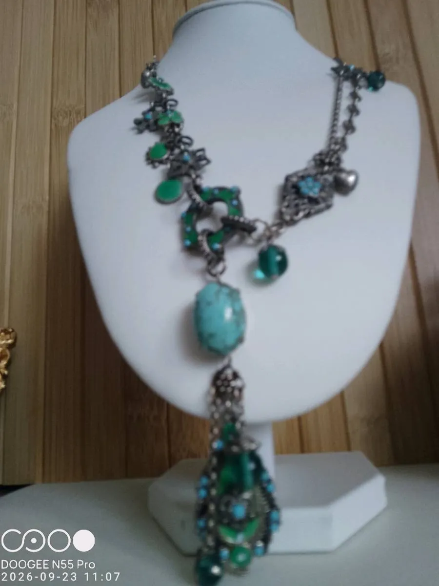 Women's Vintage Style Necklace - Image 3